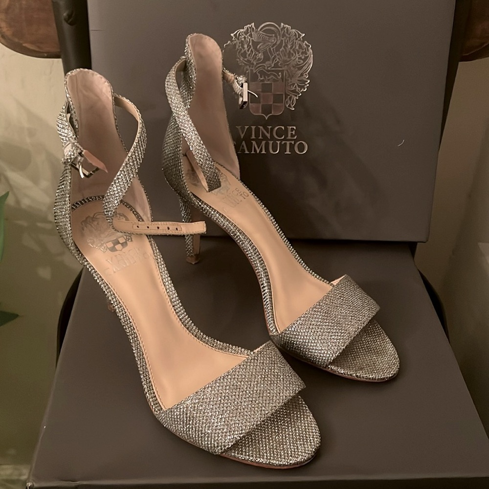 Silver Flash Fabric size 6.5 Vince Camuto heel